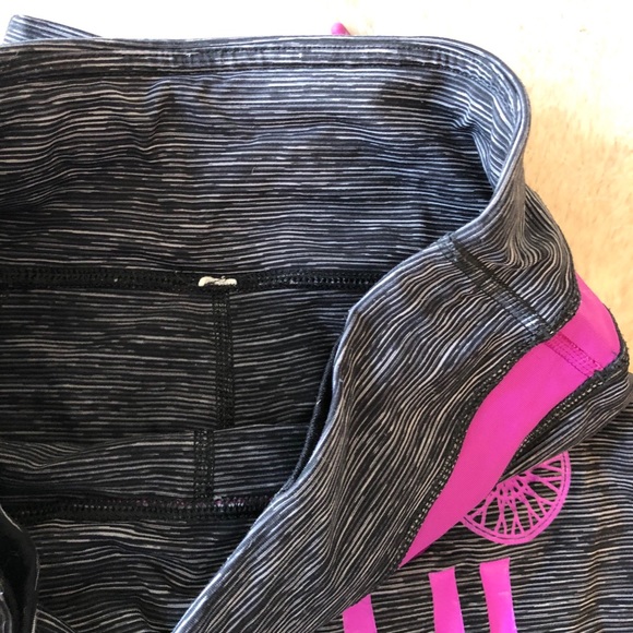 Soulcycle Dark Grey and Fuschia Lululemon Run Inspire Crop Leggings - Picture 5 of 8